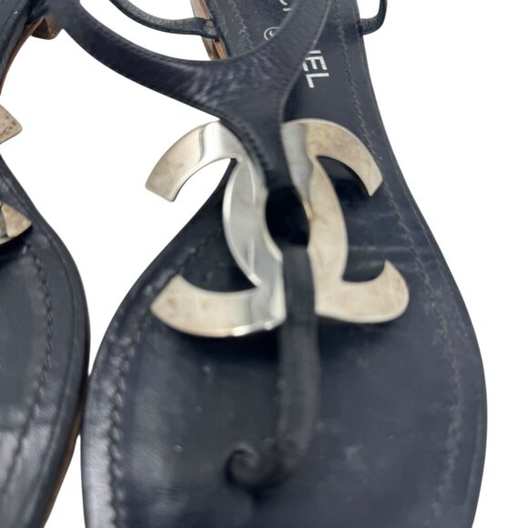Chanel Black leather thong sandals size 37 7 big silver metal logo flats - Picture 9 of 16